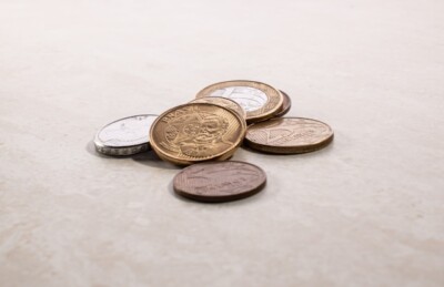 onde investir 1000 reais: um grupo de moedas